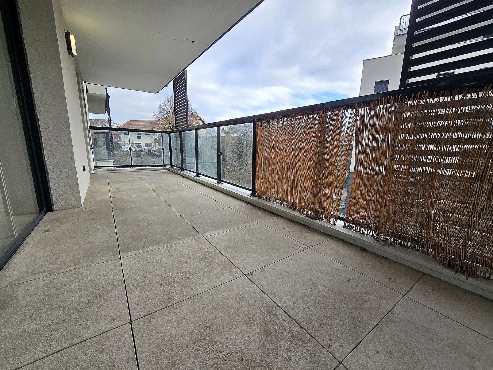 Récent appartement 3 pièce avec garage sécurisé en sus