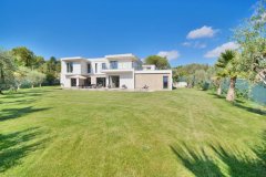 Contemporary Mougins Villa for sale with Pool area — photo 6 of 8