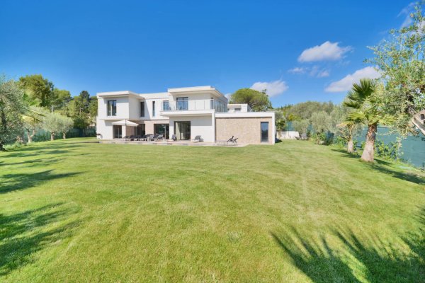 Contemporary Mougins Villa for sale with Pool area — photo 6