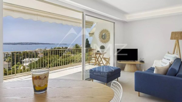 Magnificent two-room apartment with panoramic sea view — photo 3