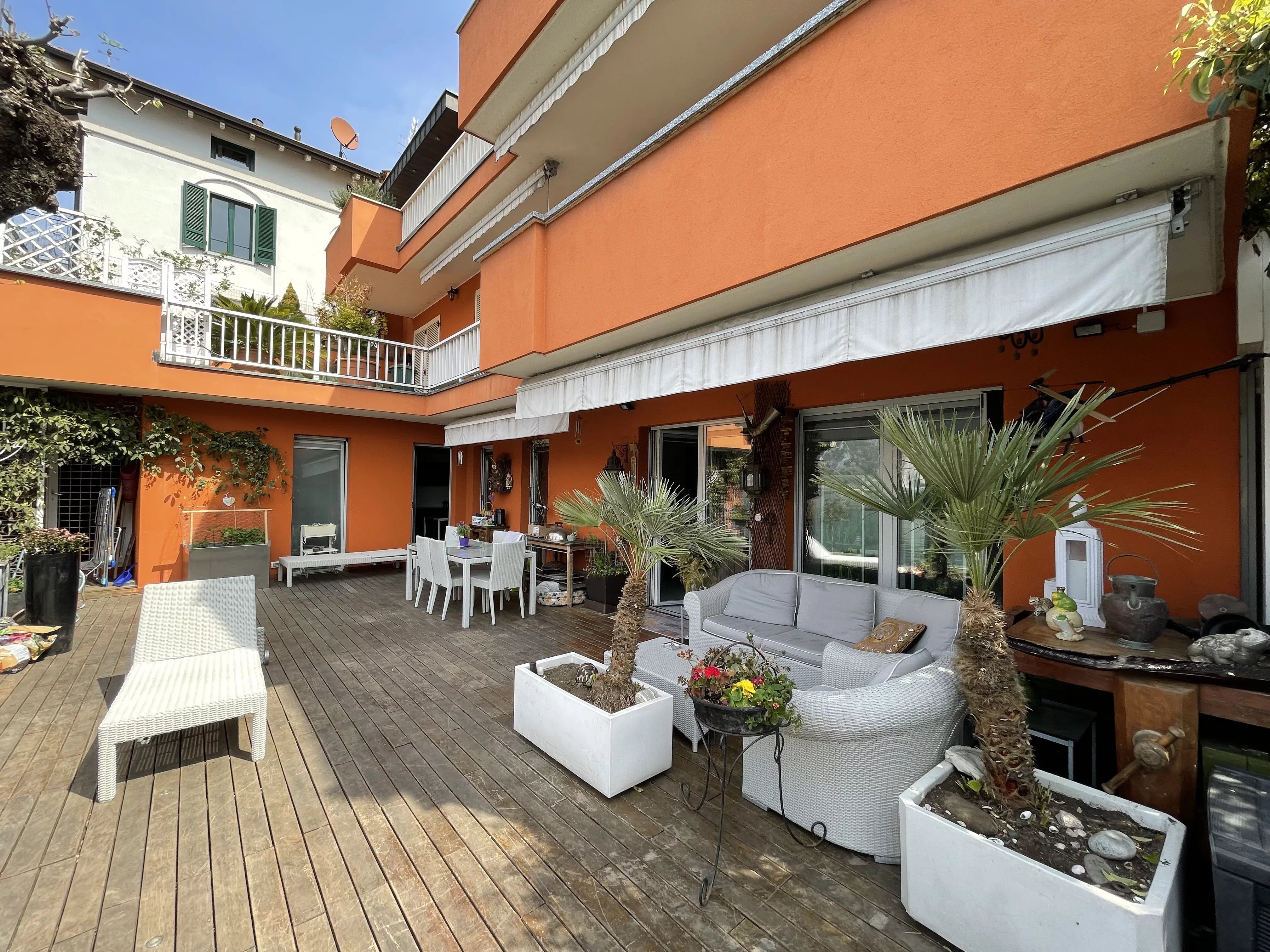 Apartment with private beach - picture 12 title=