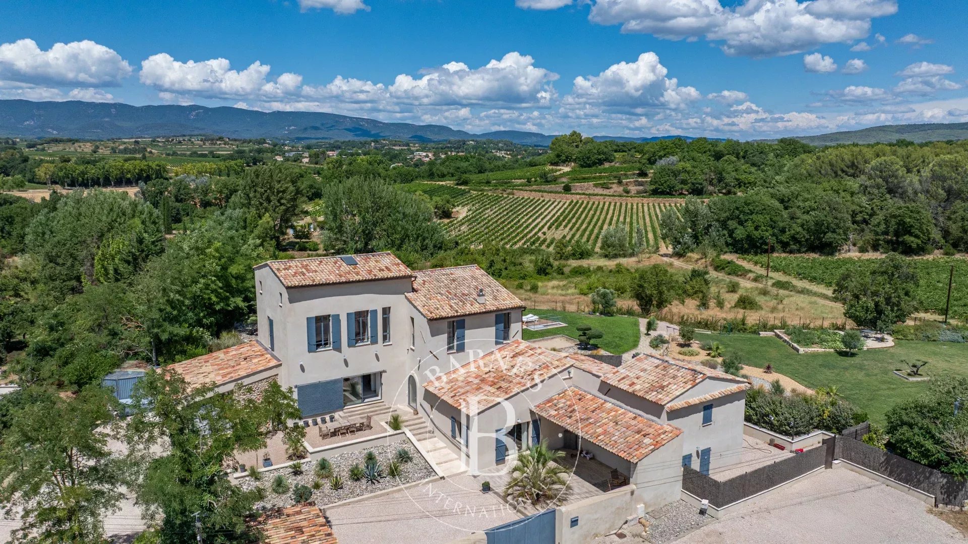 SOUTH LUBERON – LA TOUR D’AIGUES – RENOVATED PROPERTY WITH INDEPENDENT HOUSE – 400 SQM – SWIMMING POOL – 4,400 SQM LAND – PANORAMIC VIEW