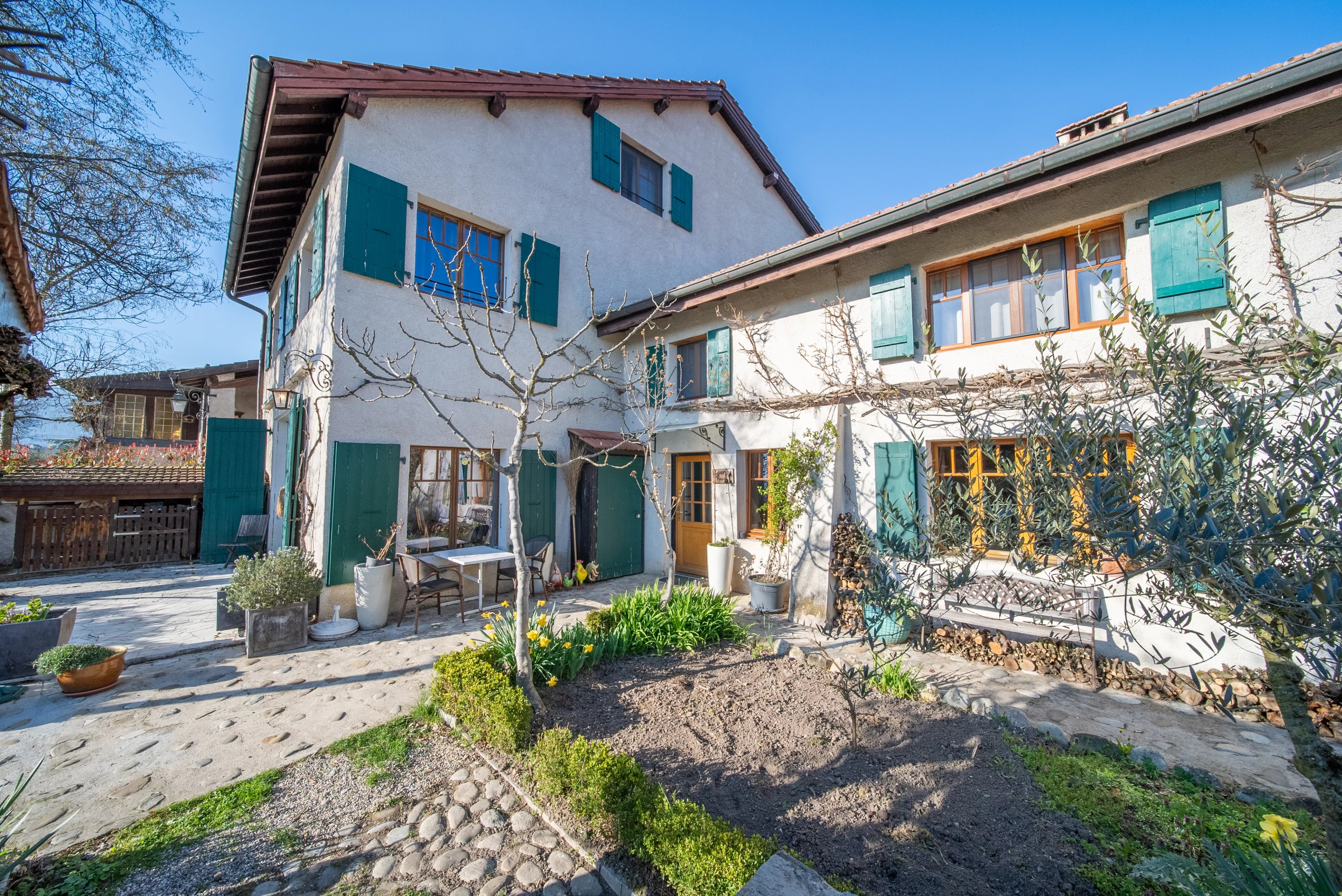 Peney-Dessus Spacieux duplex 7 pièces avec jardin