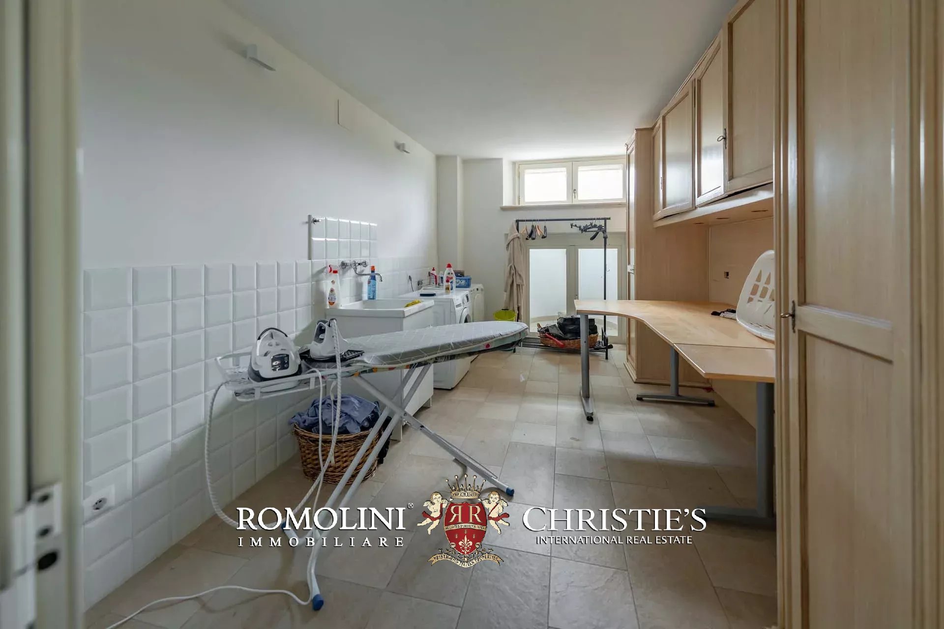10 Bedroom Villa/Townhouse's Image 87