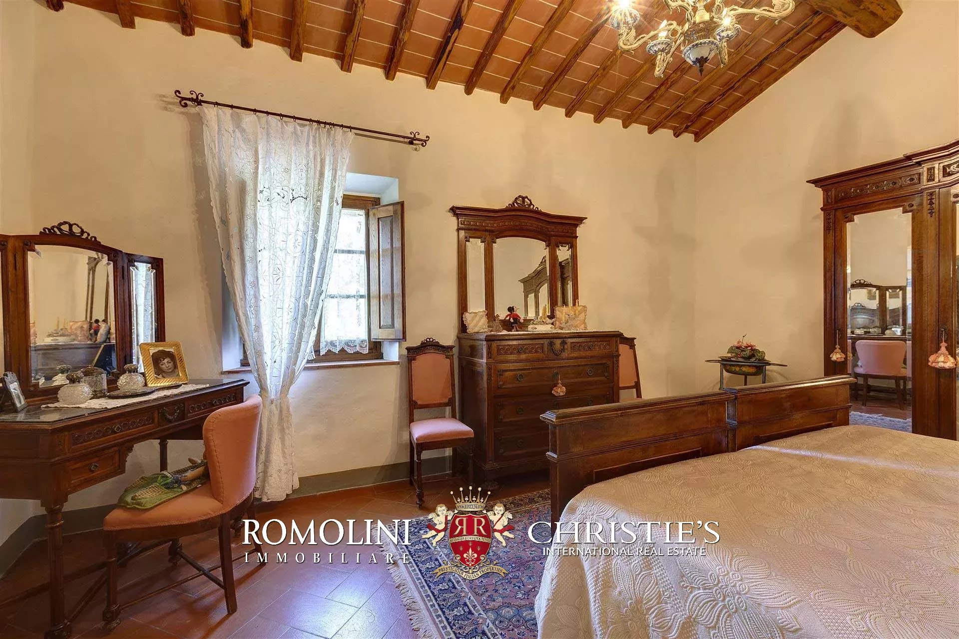 9 Bedroom Vineyard's Image 47