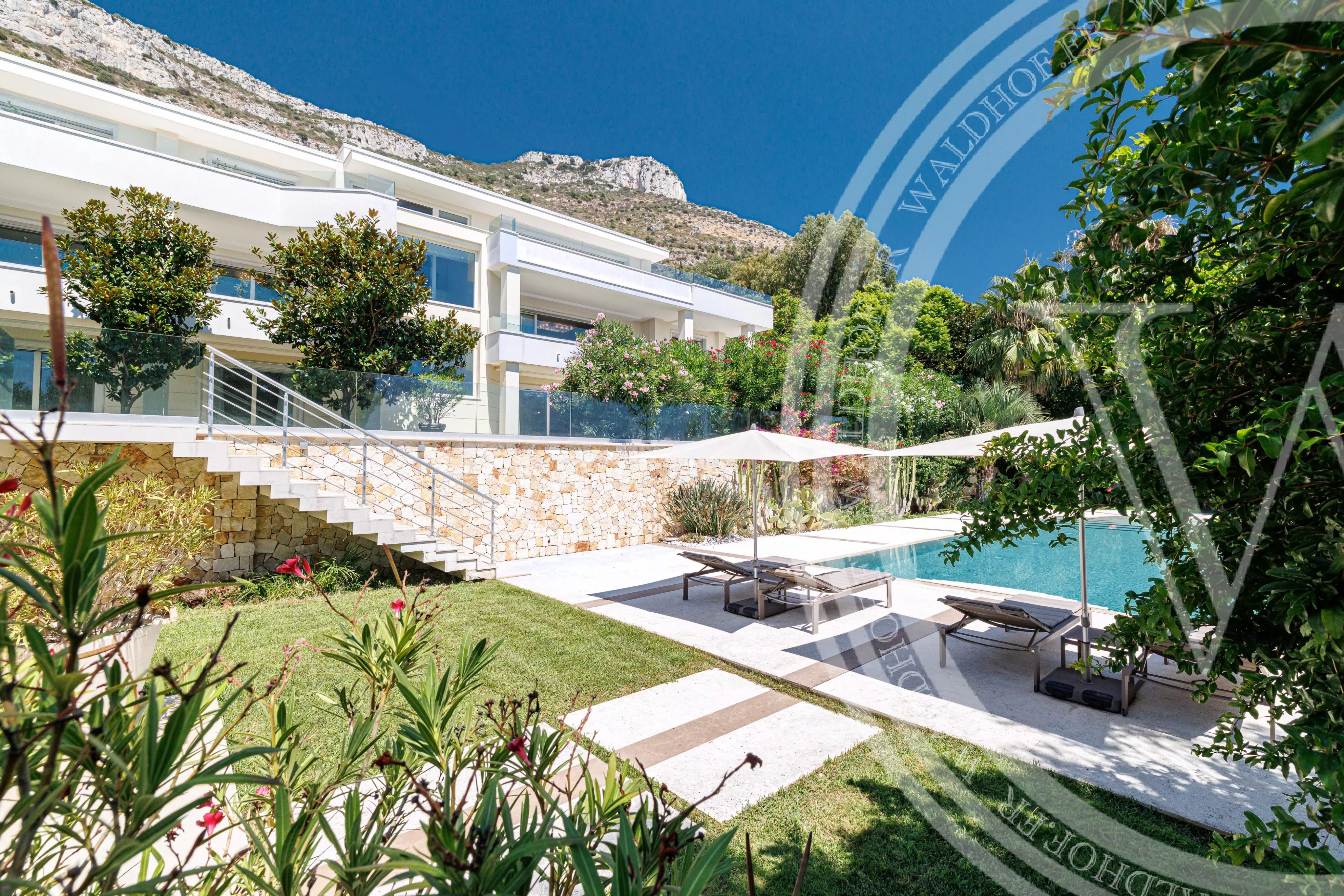Prestigieux domaine contemporain avec vue imprenable sur la mer - Proche de Monaco et de Cap d'Ail