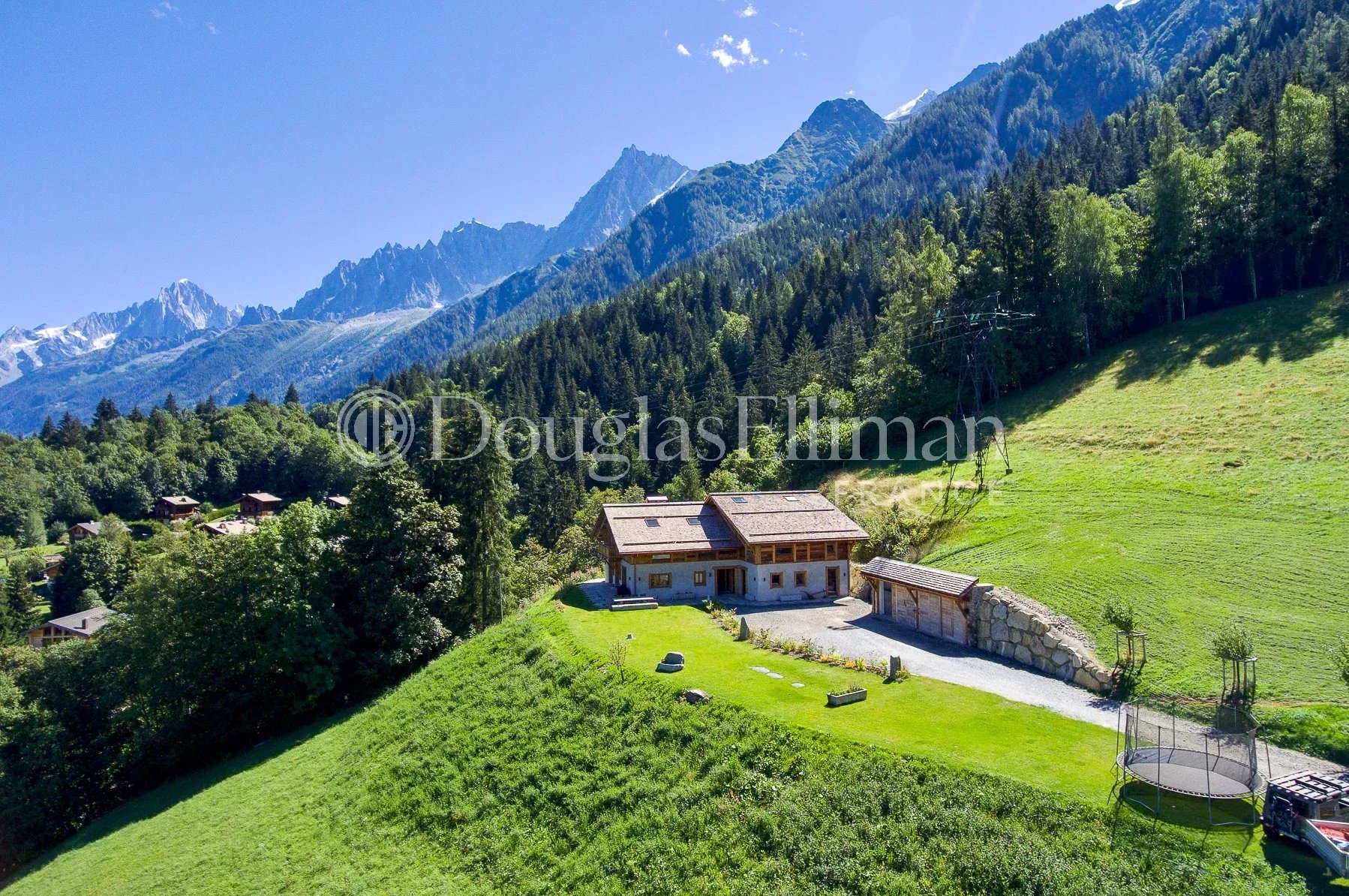 LES HOUCHES – Une ferme traditionnelle magnifiquement rénovée - Image nᵒ2