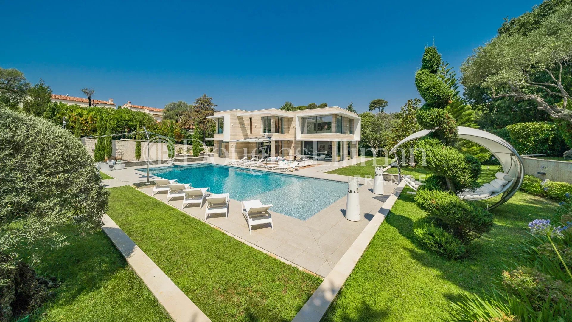 CAP D&rsquo;ANTIBES – Villa contemporaine d&rsquo;exception au Cap d&rsquo; Antibes - Image nᵒ3