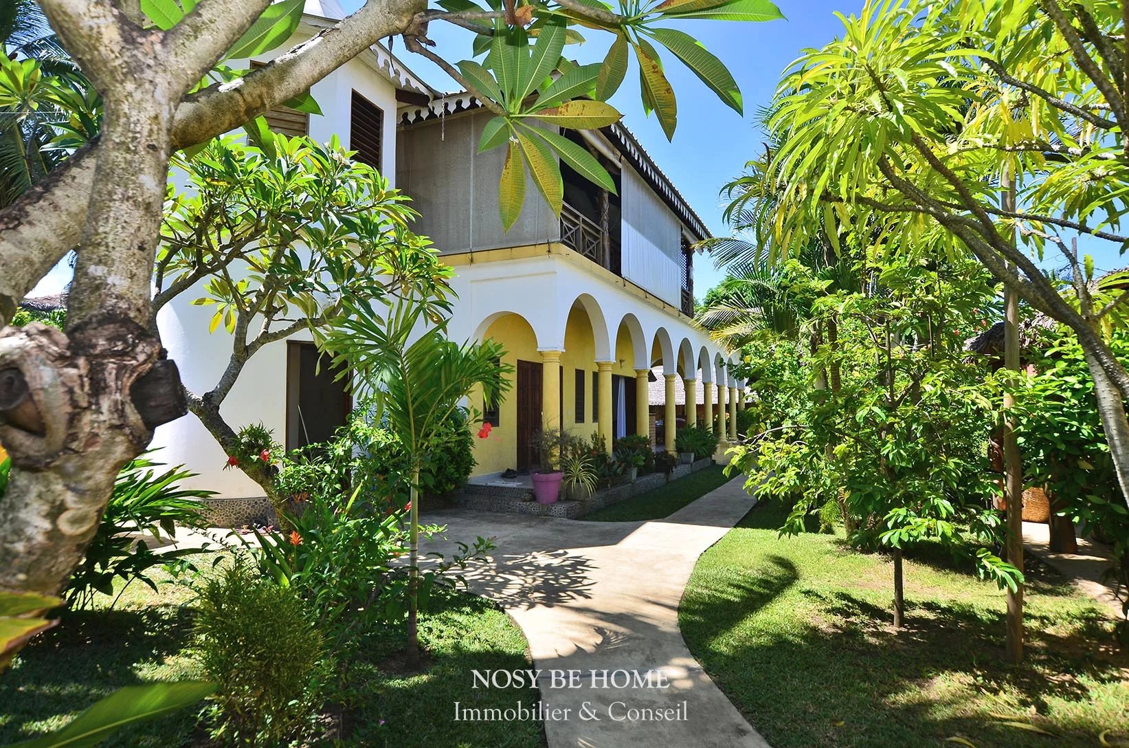 Superbe villa de rapport à 25 m de la plage