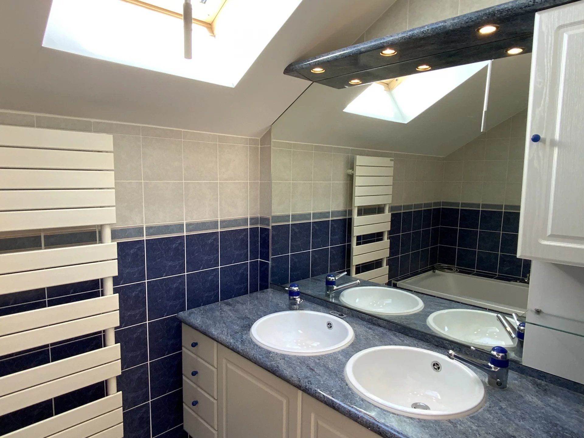 Villa 3 chambres, 3 SdB, jardin, dans résidence piscine - prox. Genève