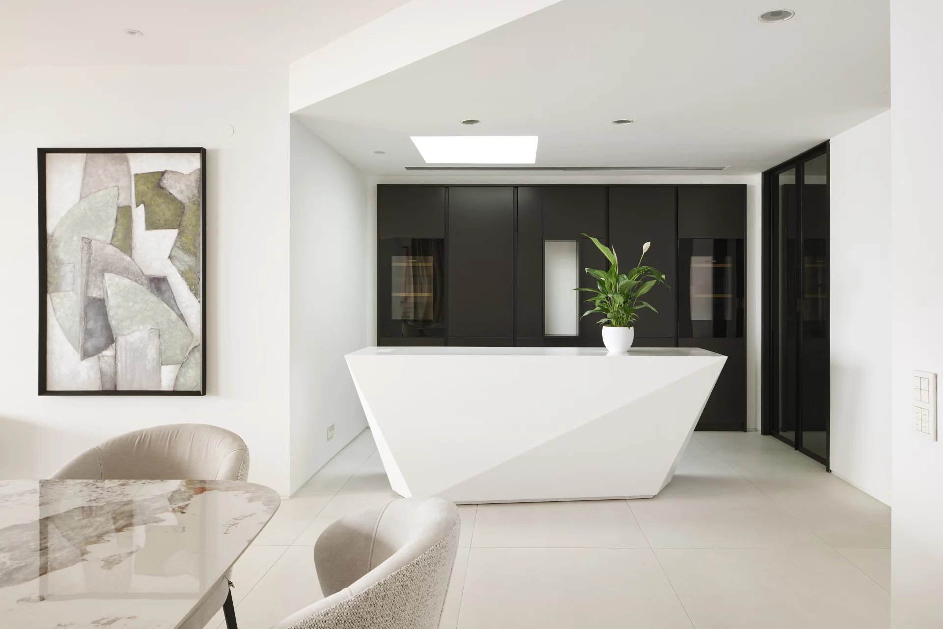  Image of Apartment - 3 Bedrooms for Sale in Alpes-Maritimes-Cannes-France, Image 7