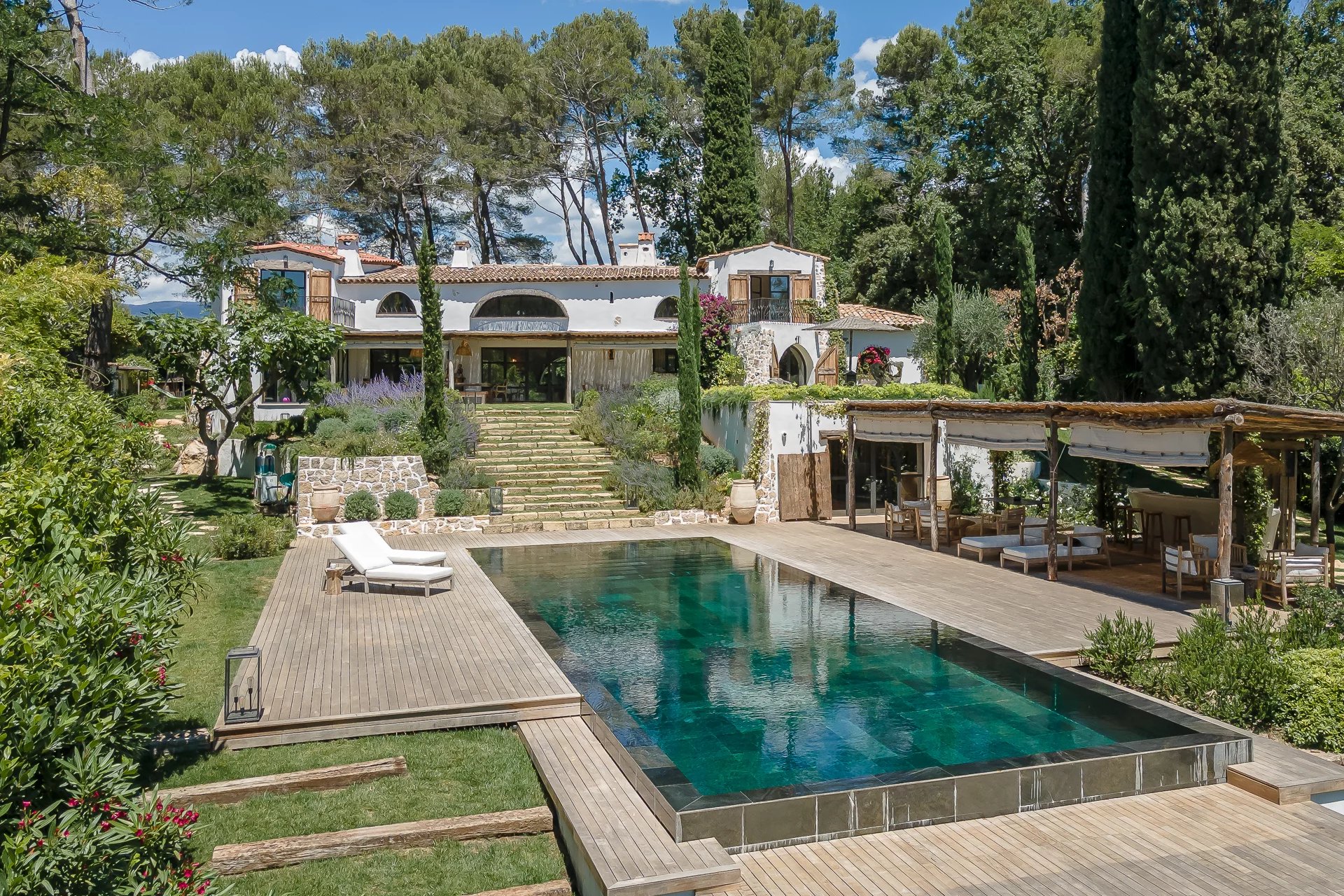 06250 MOUGINS VILLA