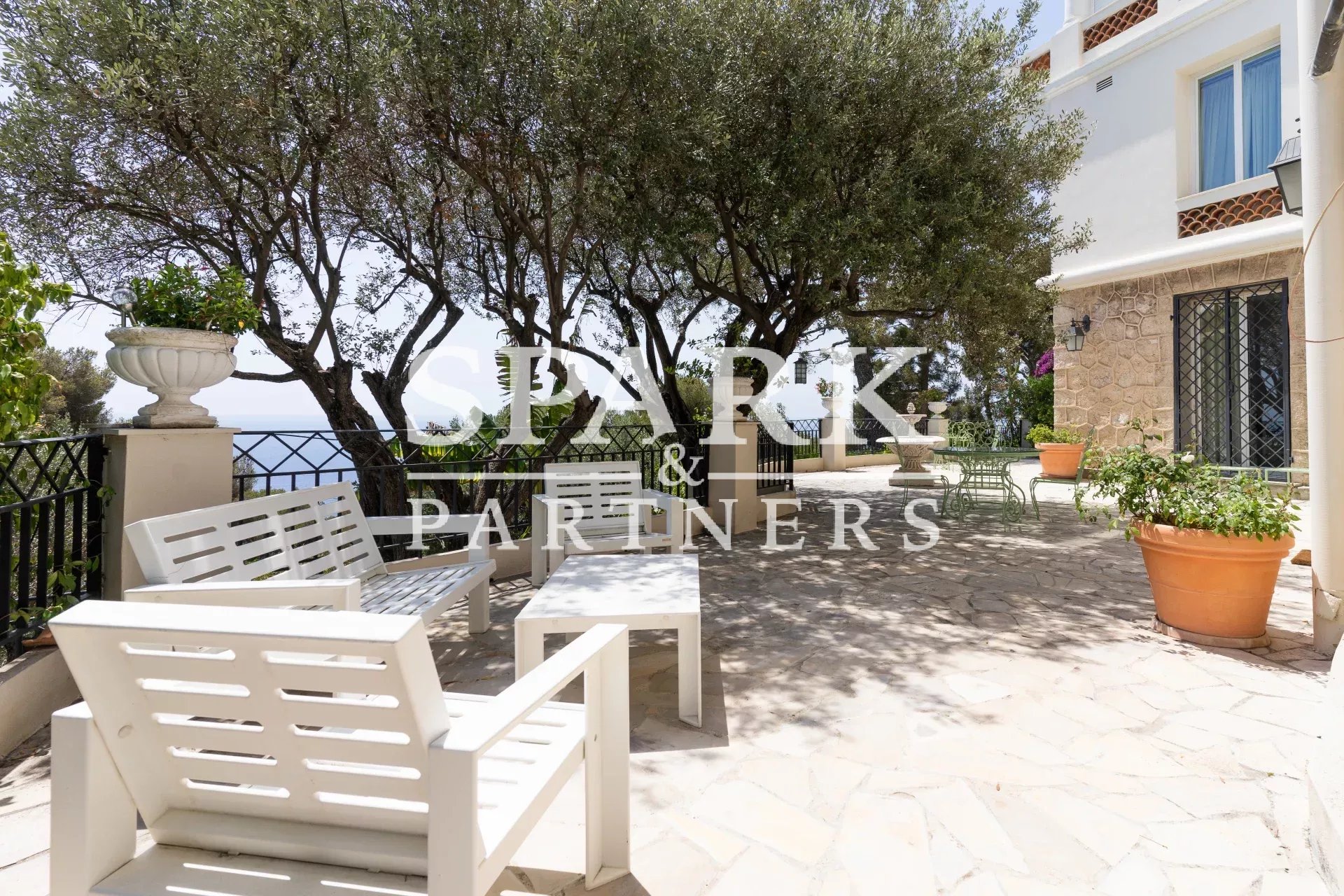 Cap d'Ail - Appartement dans une villa