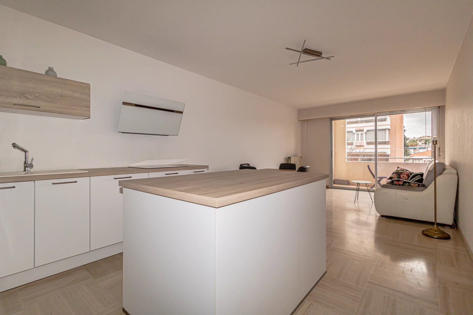 Juan les pins, 3 pièces meublé avec terrasse vue mer, balcon et parking