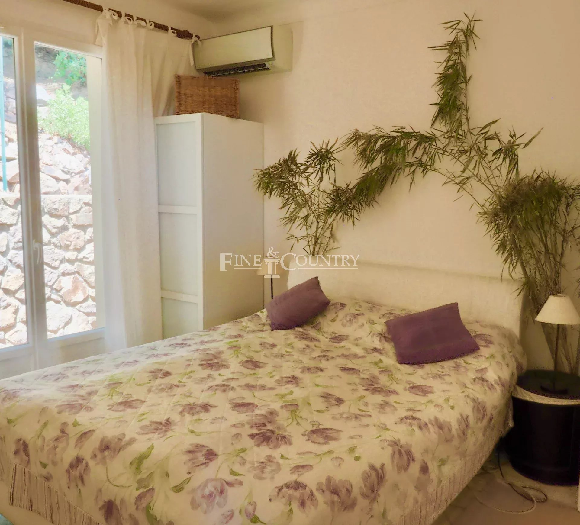 Photo of Villa for salle in Le Trayas with sea views