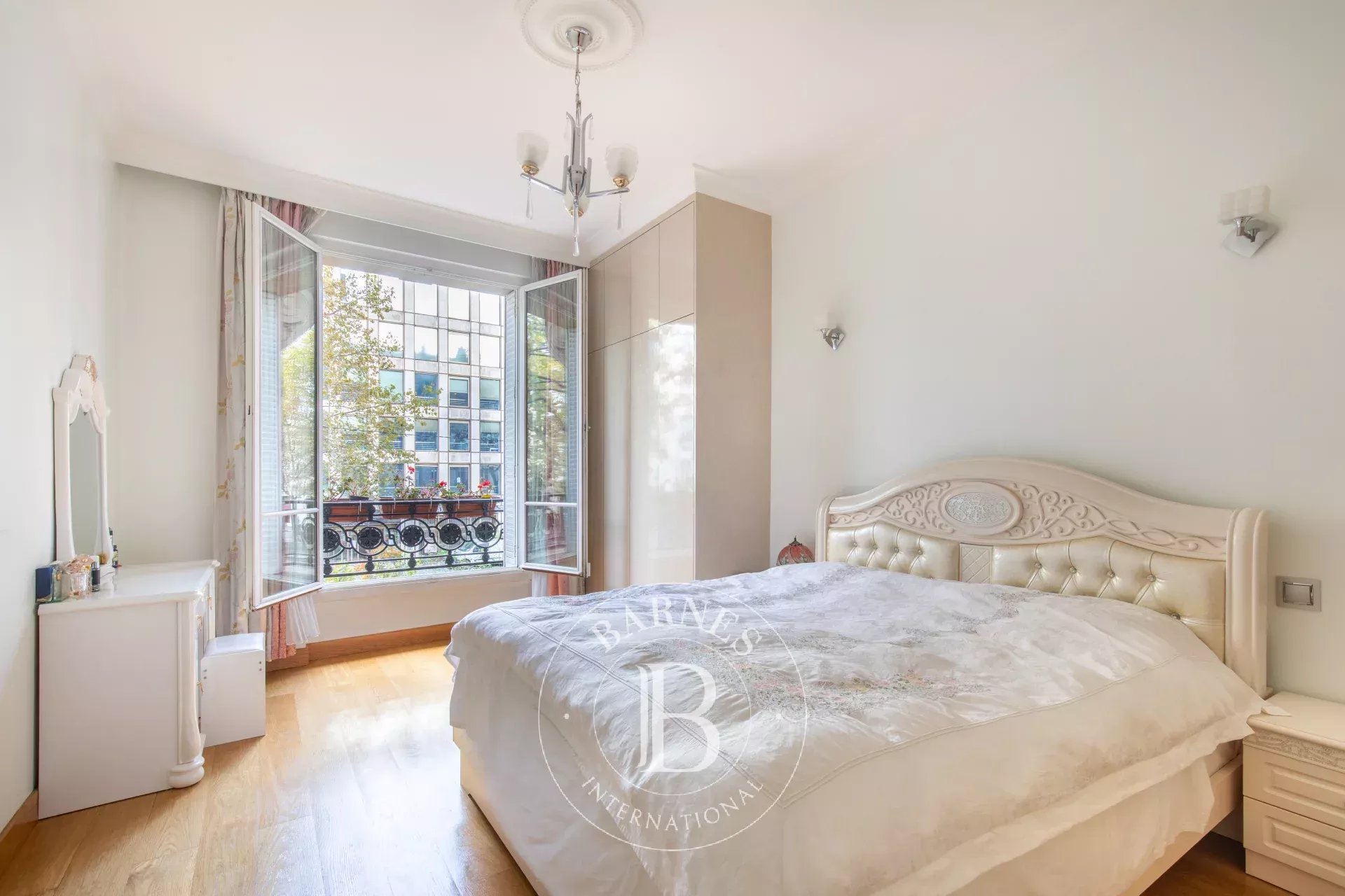 Daire Paris 3ème - picture 9