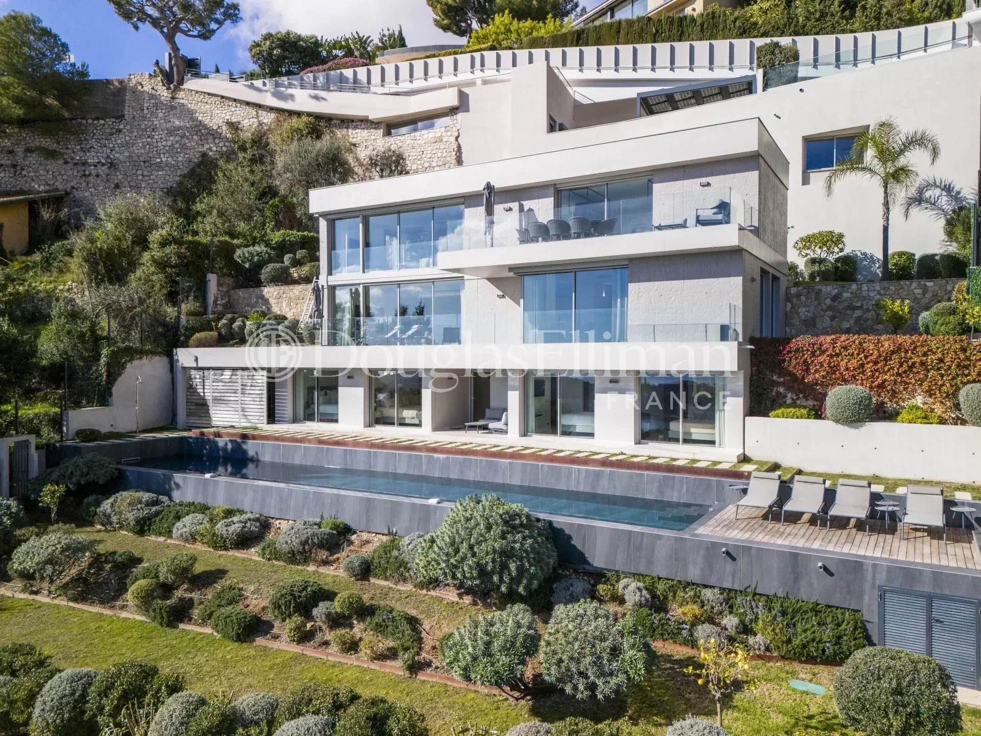 VILLEFRANCHE-SUR-MER – Villa contemporaine neuve vue mer dans un domaine fermé - Image nᵒ2