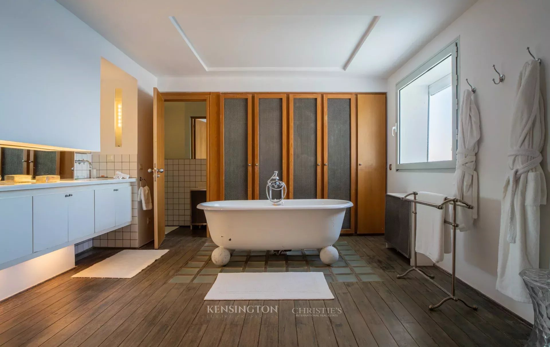6 Bedroom Villa/Townhouse's Image 16