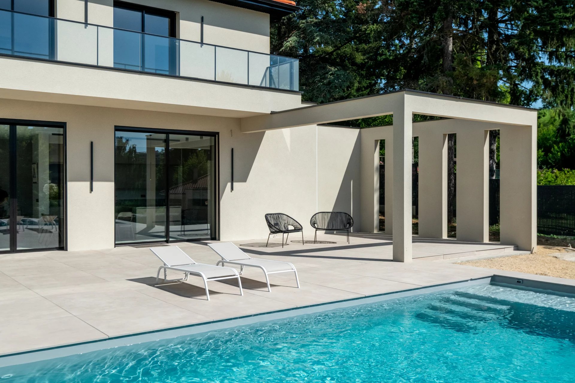 Ecully - Maison contemporaine 240 m² environ - 7 pièces - Terrain de 1270m² - picture 2