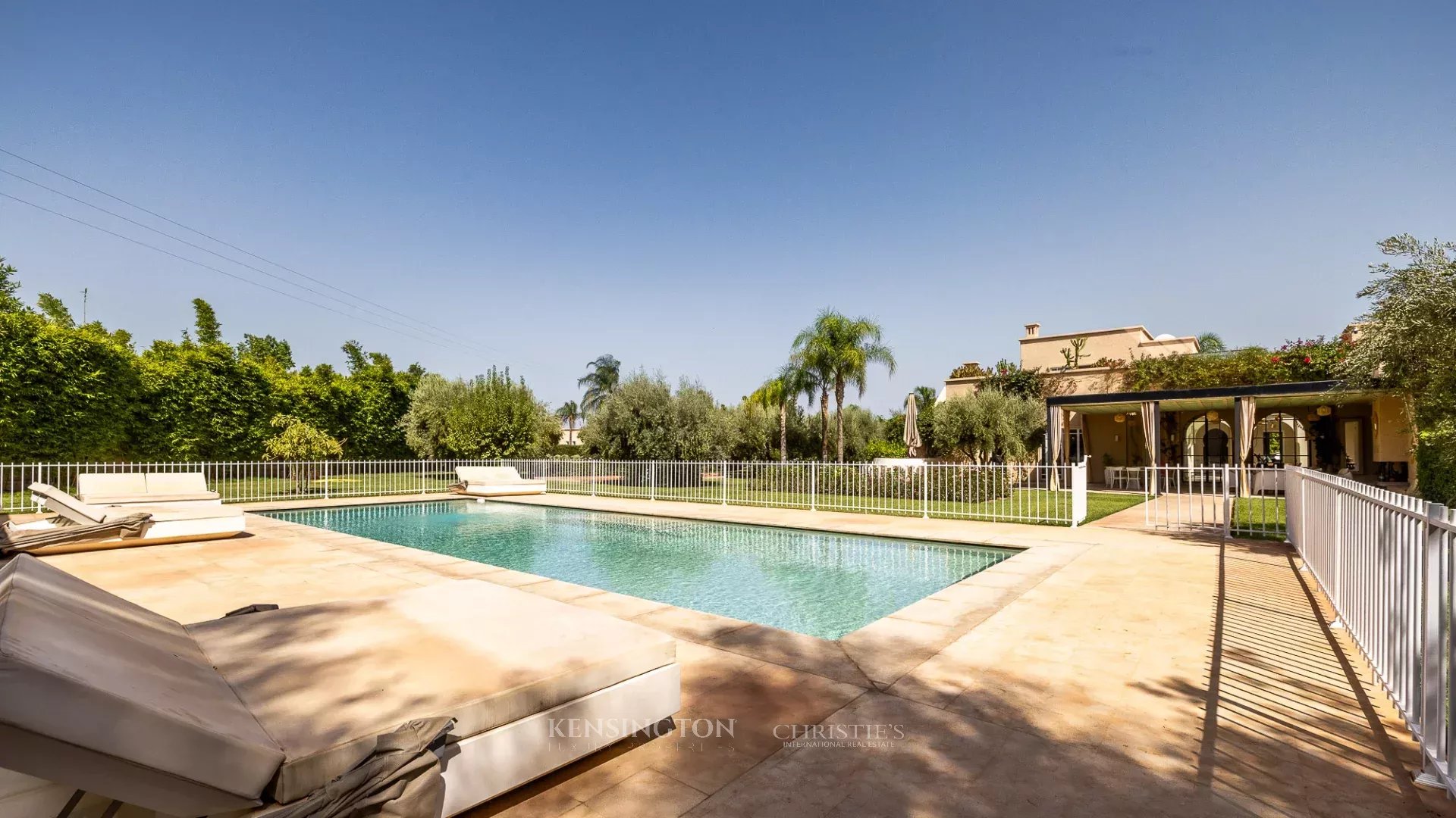 6 Bedroom Villa/Townhouse's Image 3