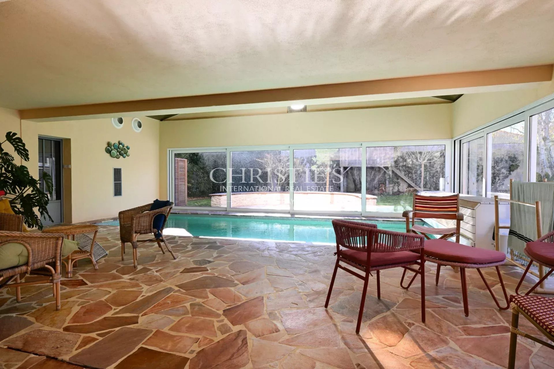 11 Bedroom Villa/Townhouse's Image 9