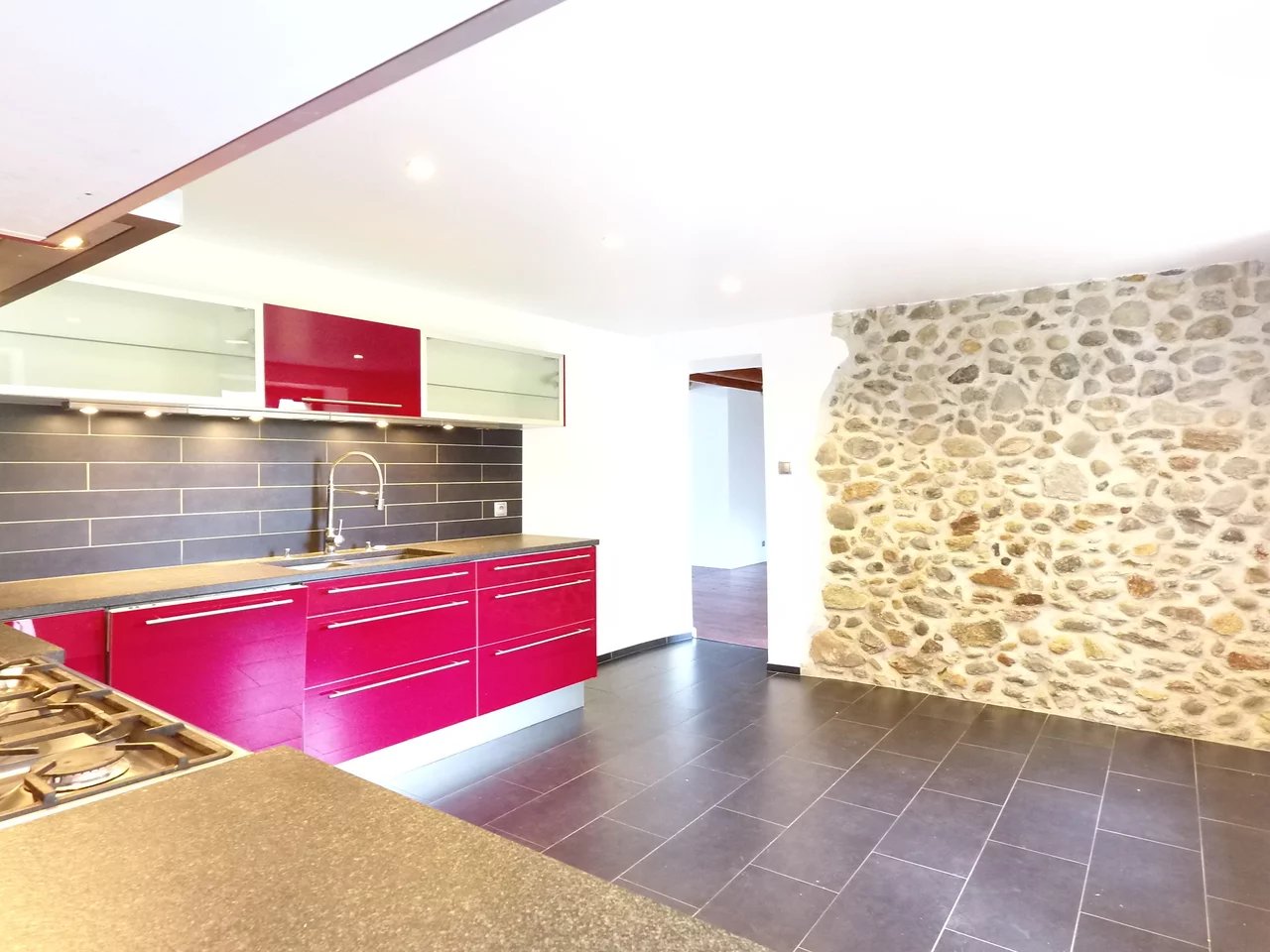 Ferme rénovée idéalement placée - Cœur de Village, Feigères