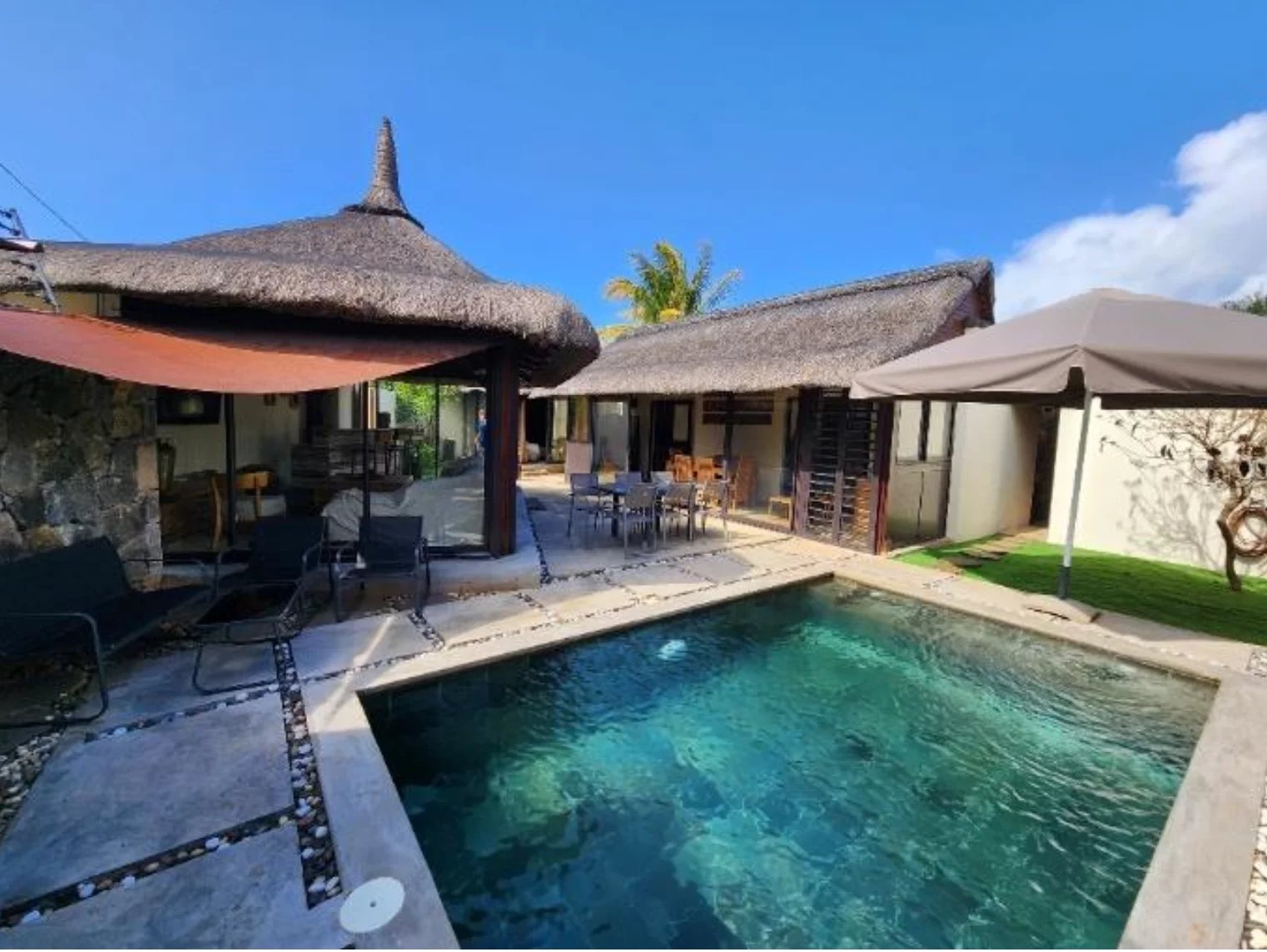 Charming Balinese-Style Villa with Private Pool – Pereybère