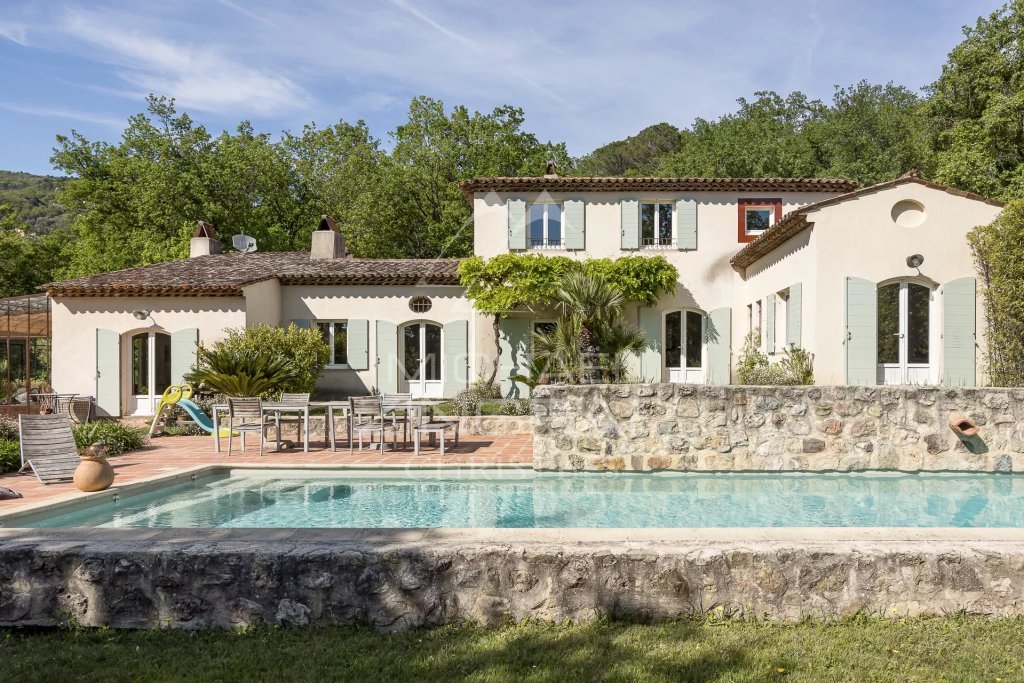 Villa for sale in Grasse — Elegant Architect-Designed Bastide with Expansive Landscaped Grounds