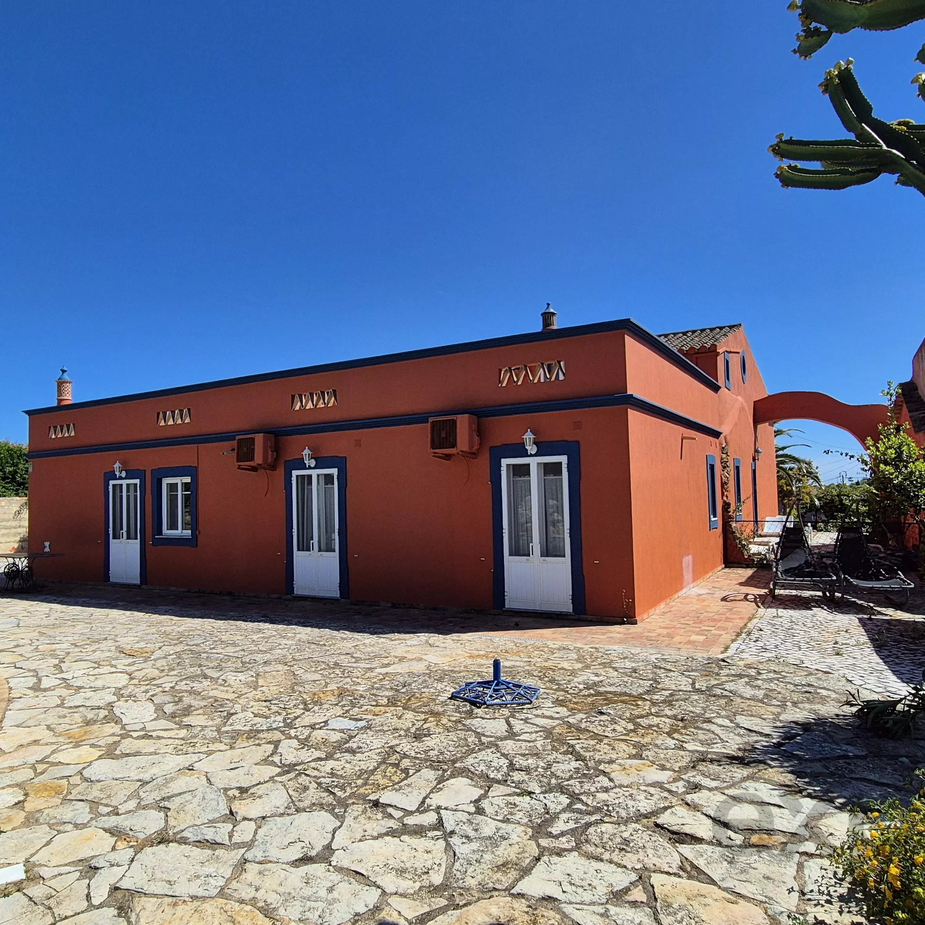 Country house with swimming pool 87034529 image 10