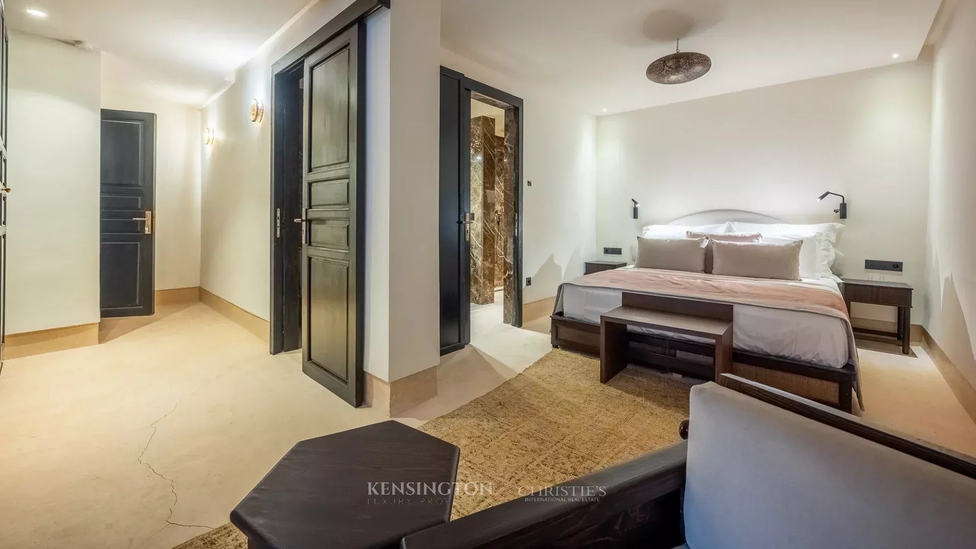 10 Bedroom Villa/Townhouse's Image 27