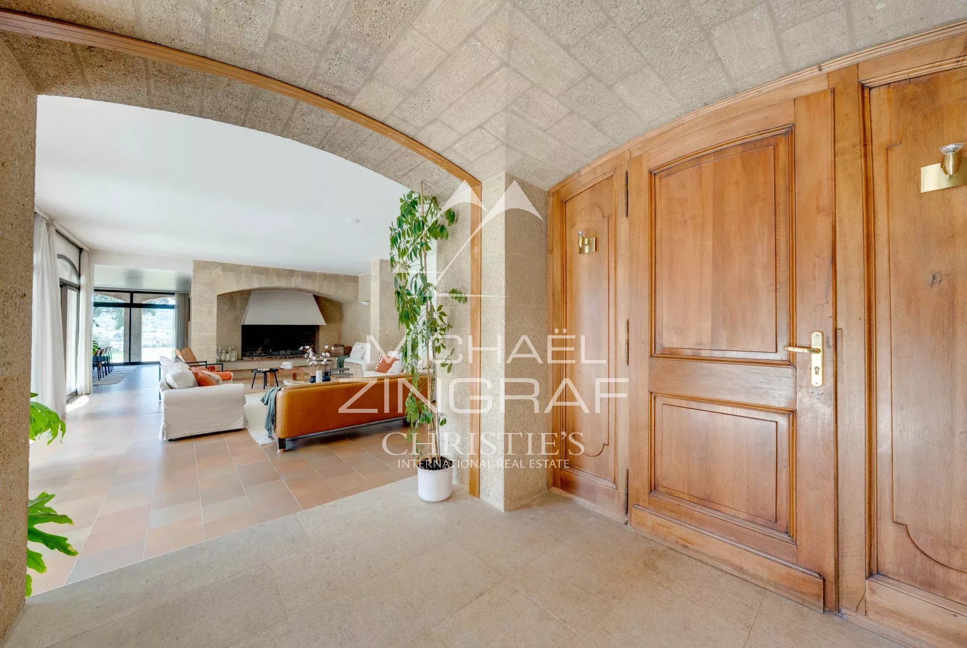 6 Bedroom Villa/Townhouse's Image 9