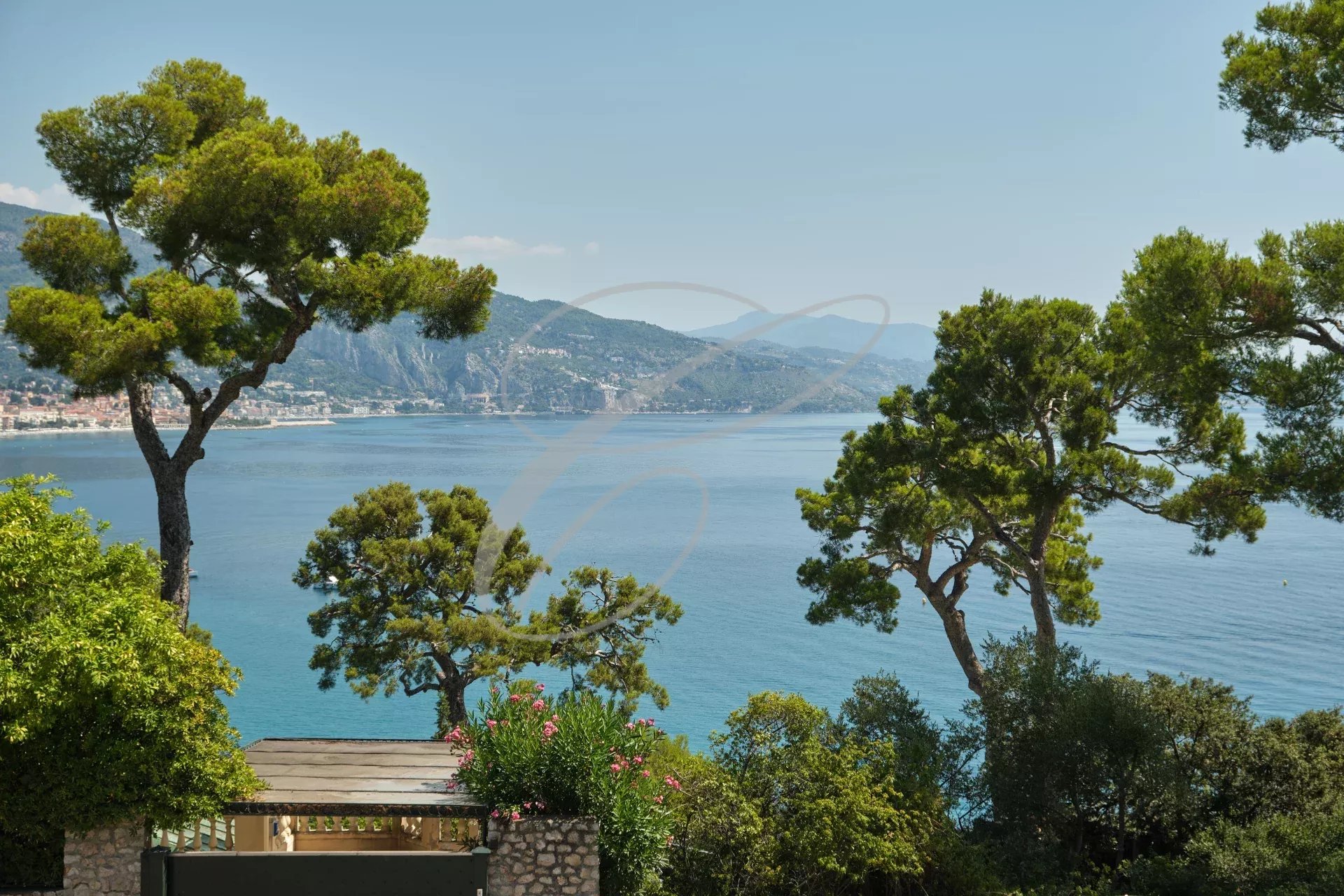 CAP MARTIN - LUXUEUSE VILLA
