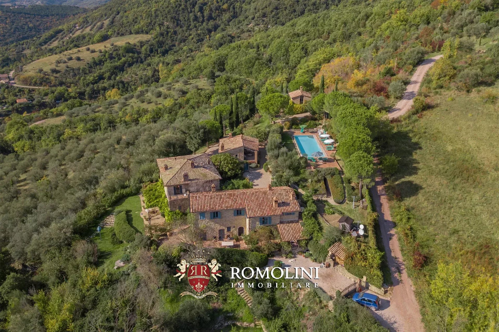 BORGO RISTRUTTURATO CON PISCINA IN VENDITA A UMBERTIDE