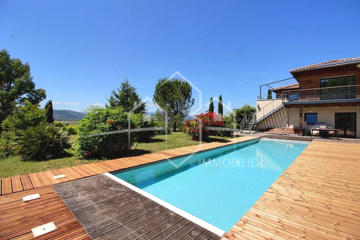 Belle maison 177 m² avec vue dégagée sur l’Ardèche – 5 chambres, piscine et grand terrain