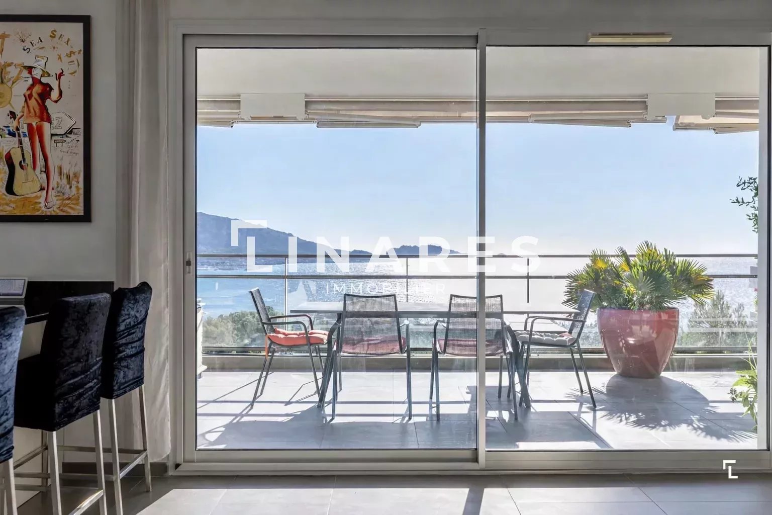 LE CAVIAR DES ALPILLES : Appartement T4 de 95 m2  avec terrasse  de 34 m2 + Balcon + Garage - 13007- Résidence sécurisée avec piscine et gardien