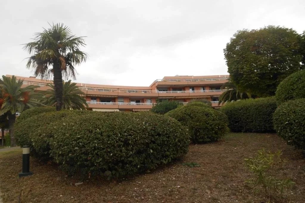 GRASSE OUEST - Spacieux 2 pièces dans résidence standing