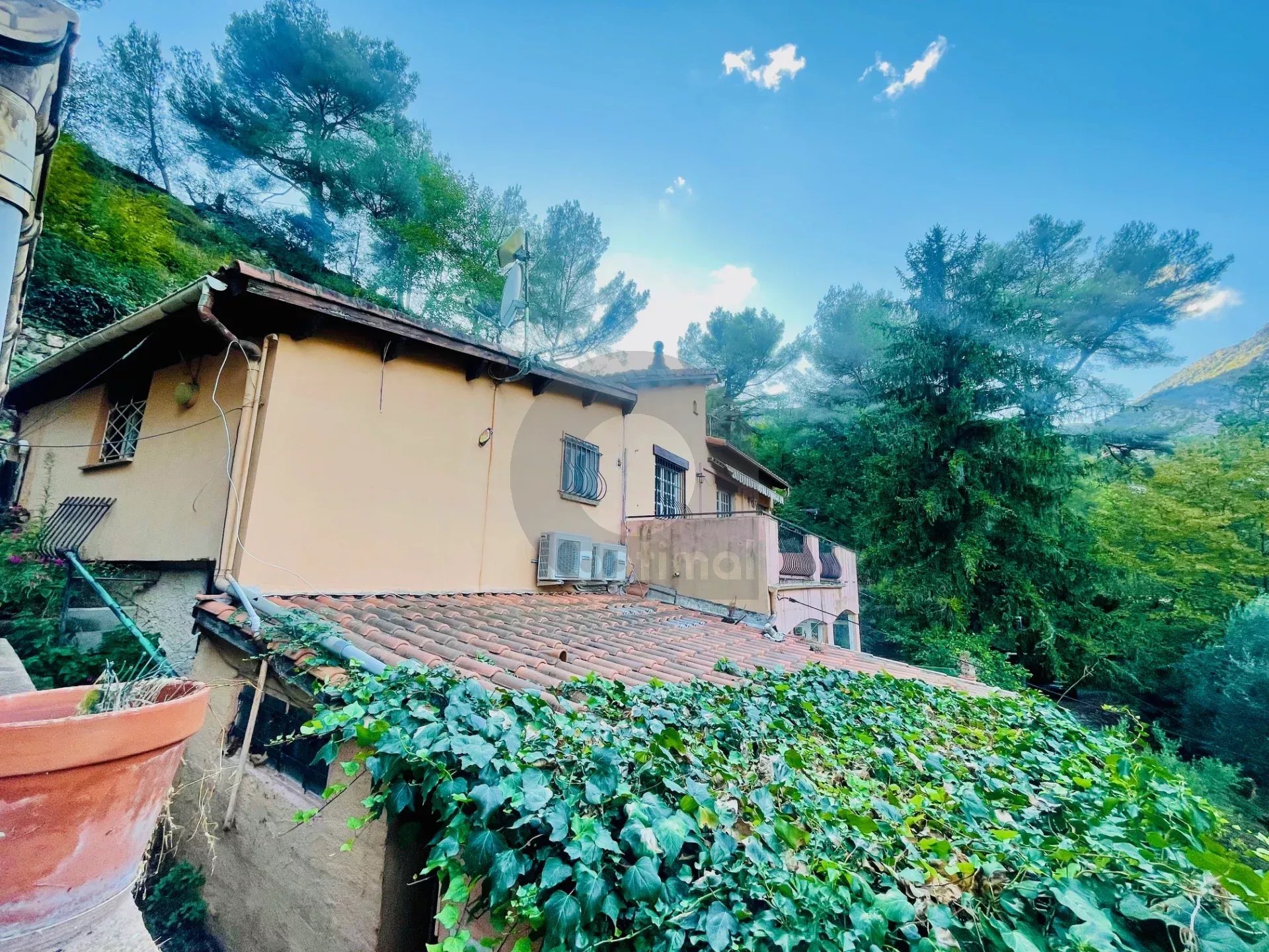 MAISON A GORBIO