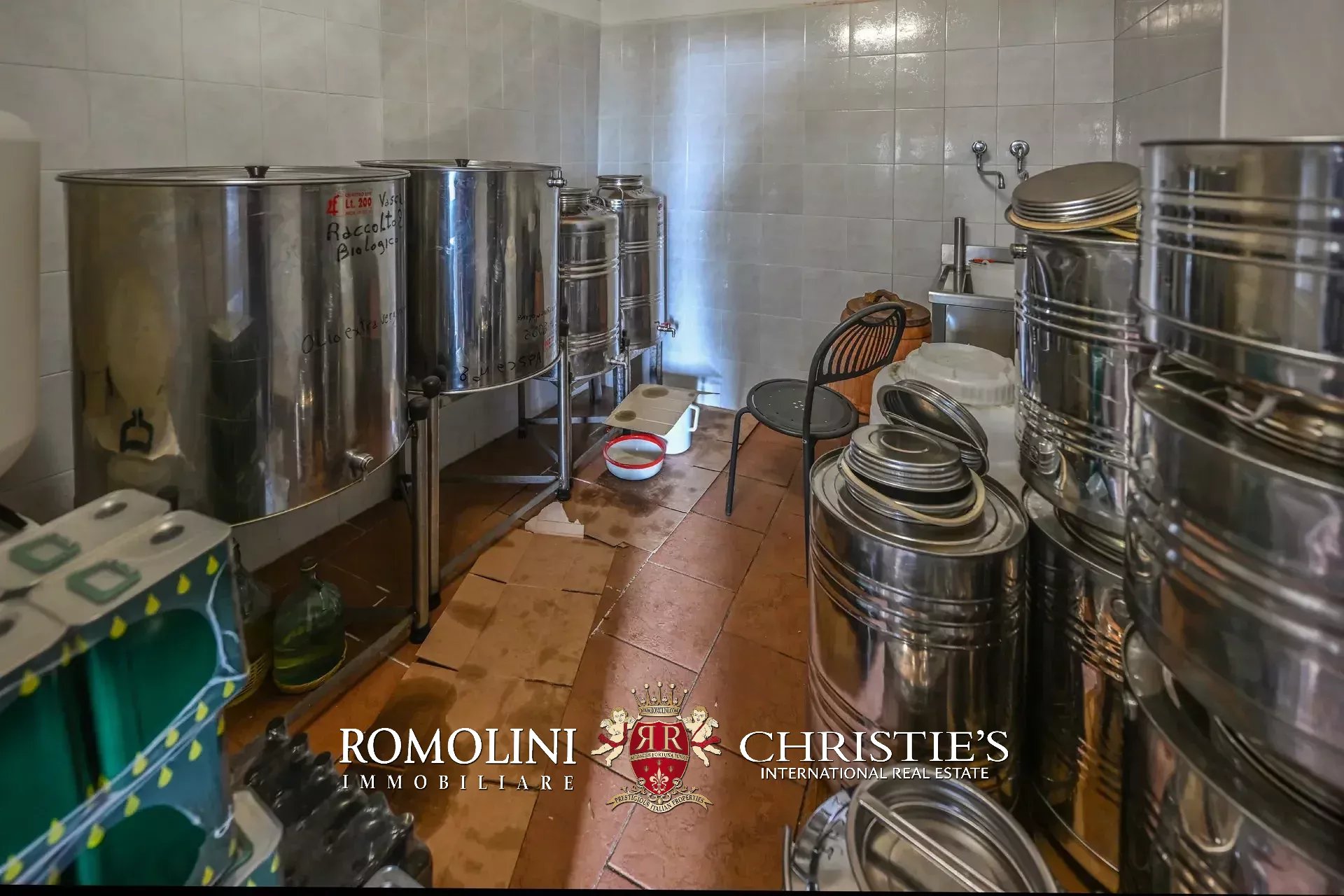 18 Bedroom Vineyard's Image 96