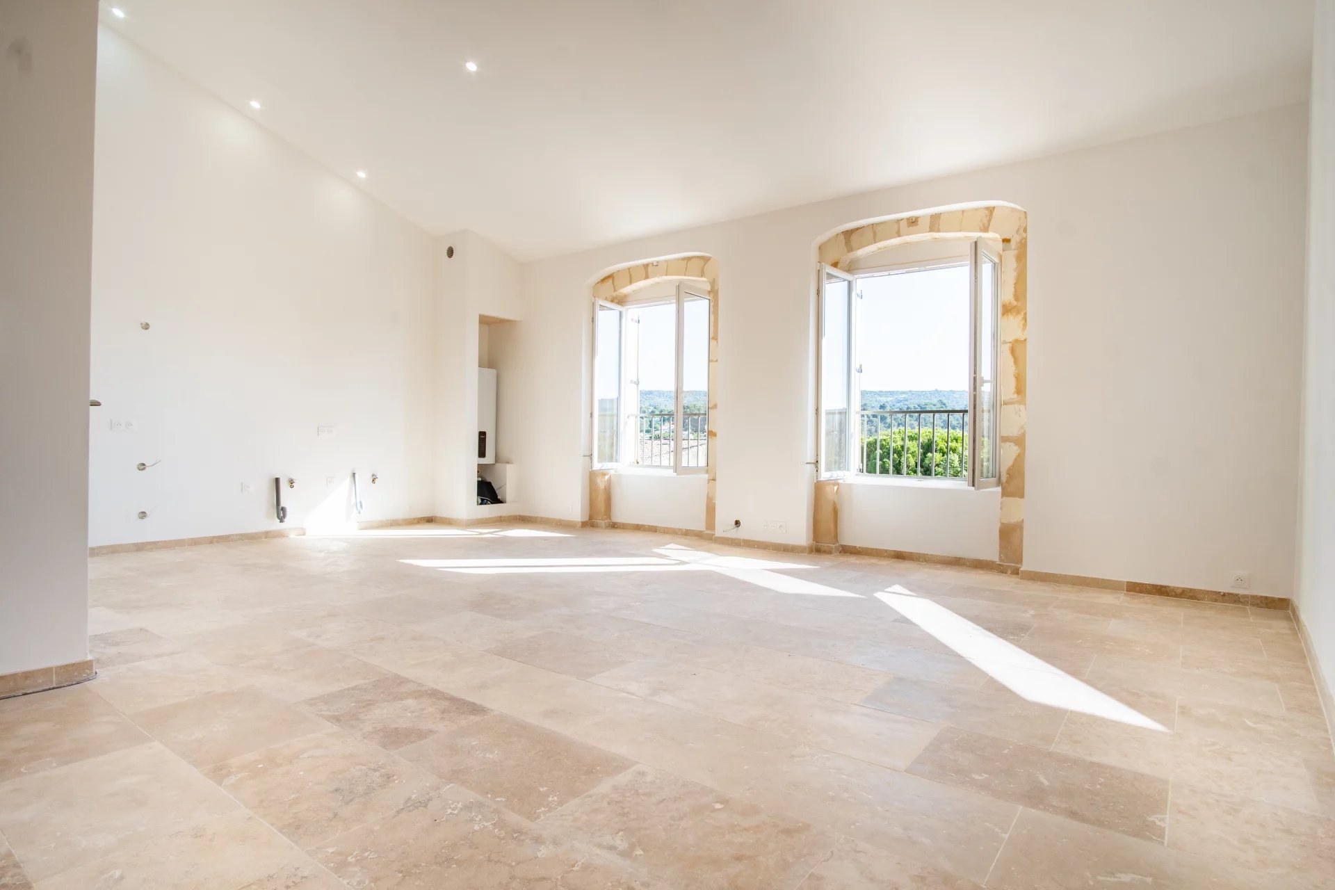 POURRIÈRES – APPARTEMENT T4 DUPLEX – DERNIER ÉTAGE – VUE DÉGAGÉE