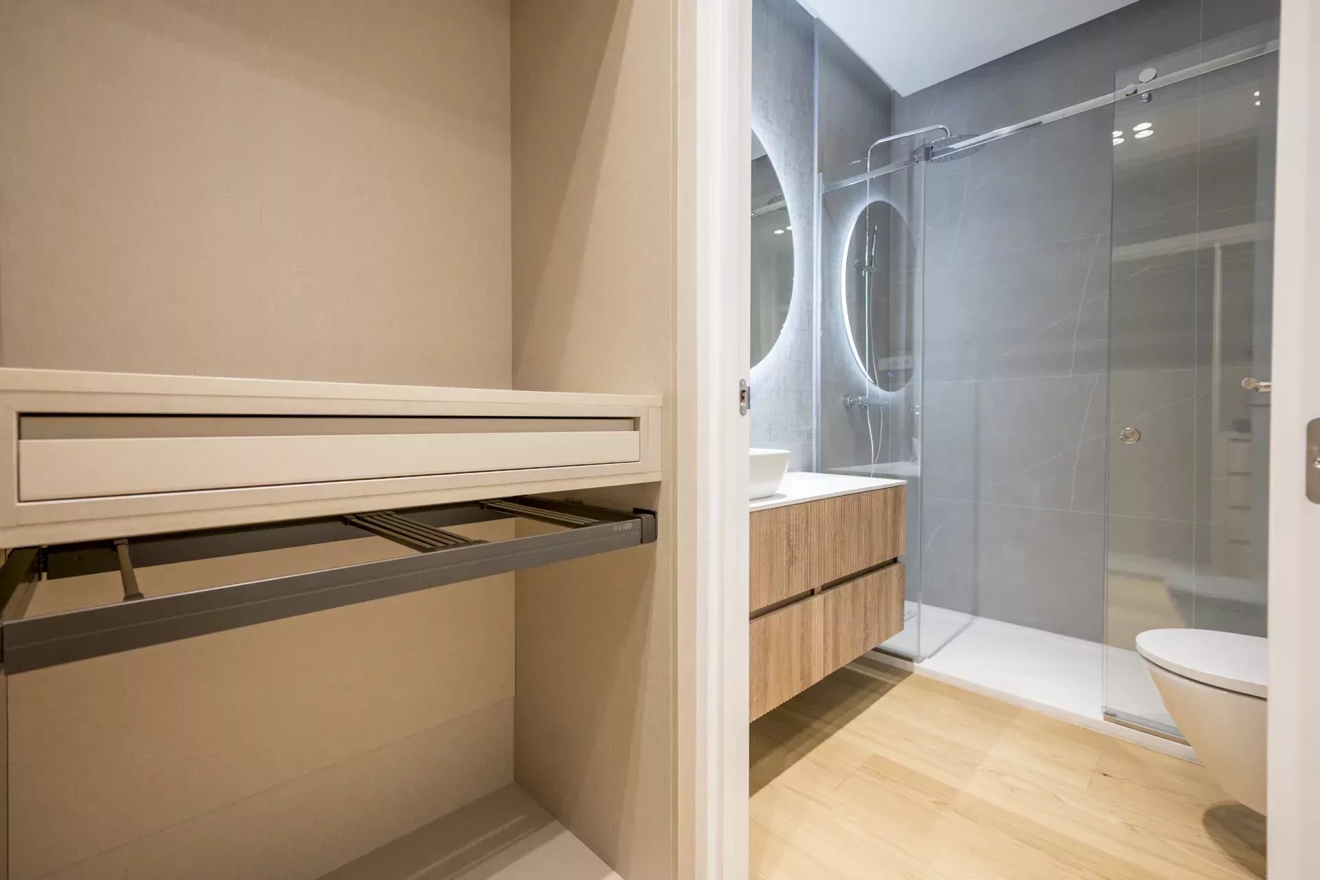 Appartement de Luxe Rénové avec Vue Imprenable sur la Fontaine de Neptune - picture 24