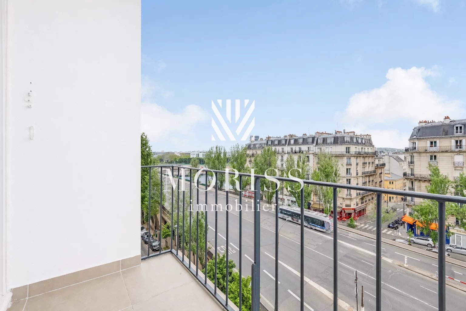 Appartement 4 pièces Balcon - Vue Dégagée Ciel / Boulevard Exelm - Image Array