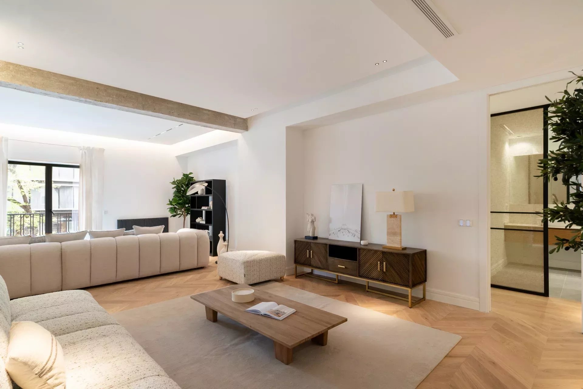 Brand New Exclusive Luxury Property on the Golden Mile - picture 22