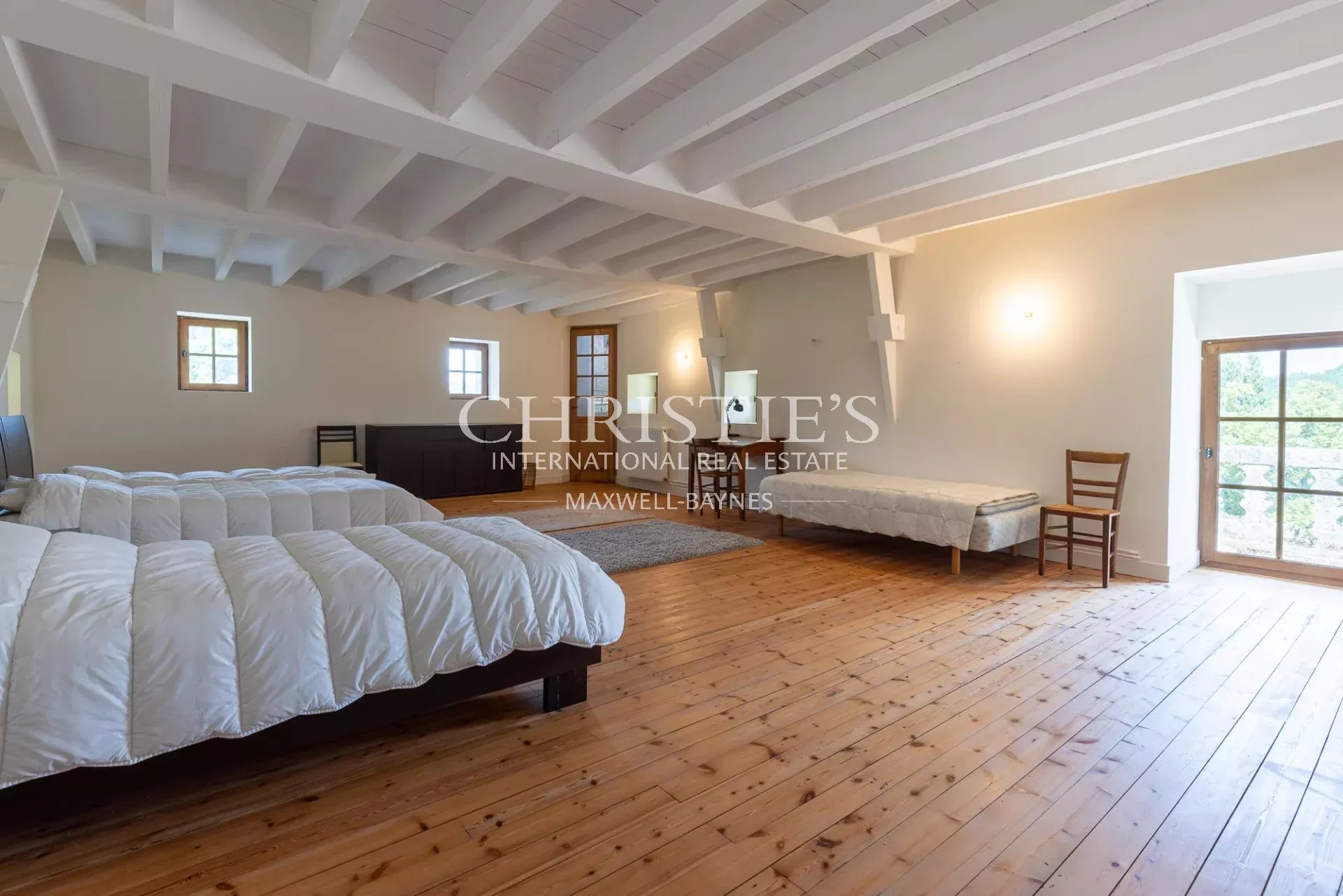 9 Bedroom Chateau's Image 22