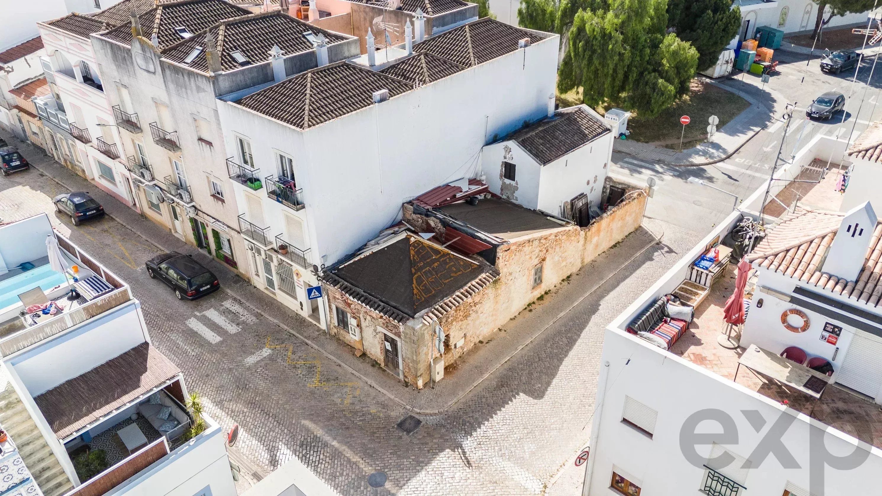 Charming House with Approved Reconstruction Project in Tavira Historic Centre 86993556 image 9