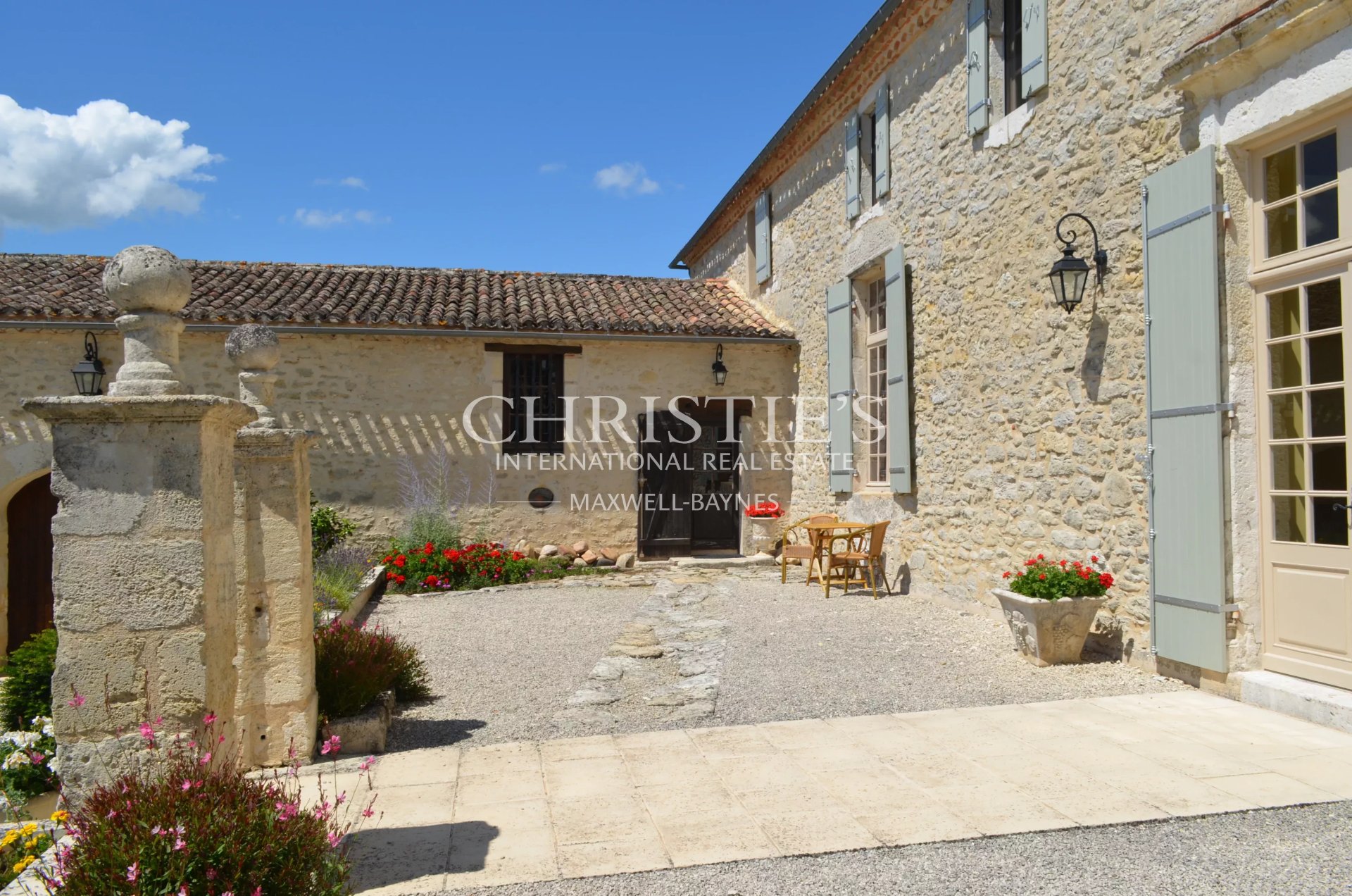 8 Bedroom Vineyard's Image 14