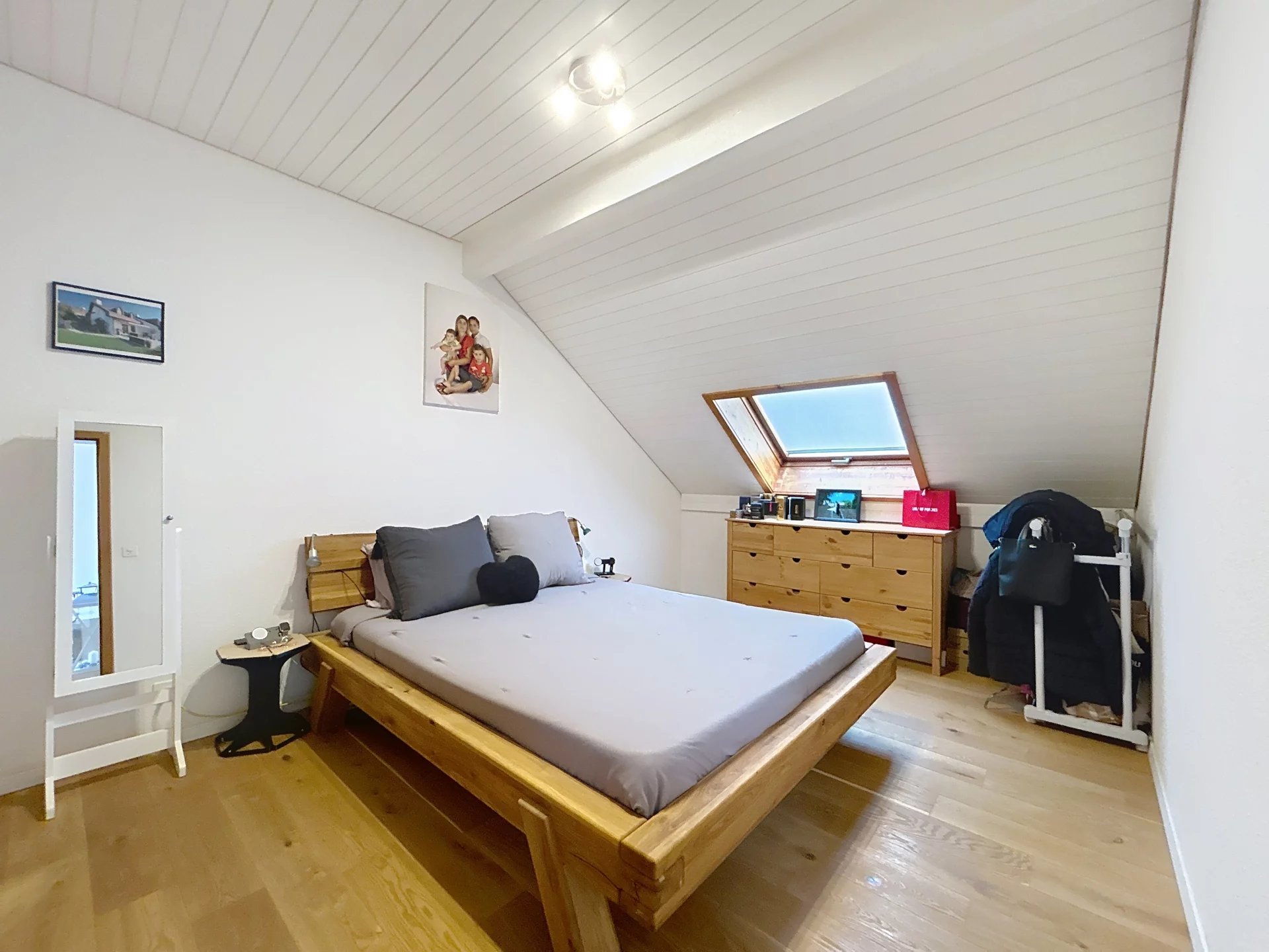 Maison lumineuse avec vue lac et alpes