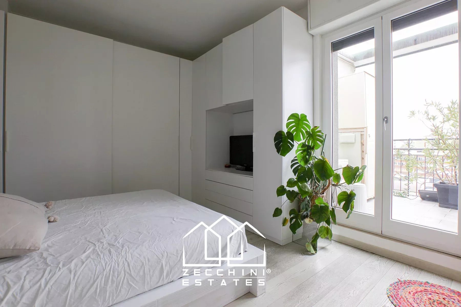 Pleasant one-bedroom with large terrace.