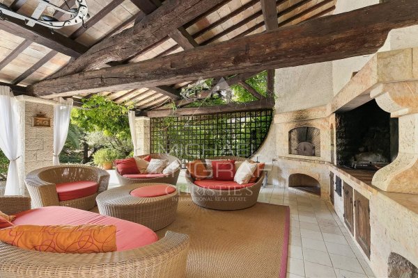 Legacy Estate in Grasse: Luxury 13-Bedroom Villa Near Cannes — photo 5