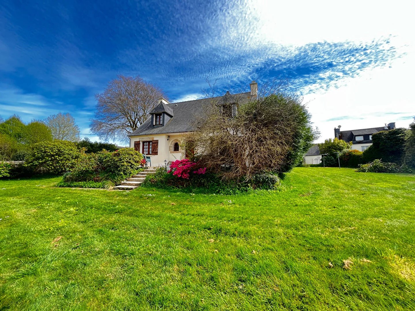 EXCLUSIVITÉ AGENCE DU QUAI - Maison familiale à Melgven - T6 de 118 m² avec plus de 1800 m² de jardin