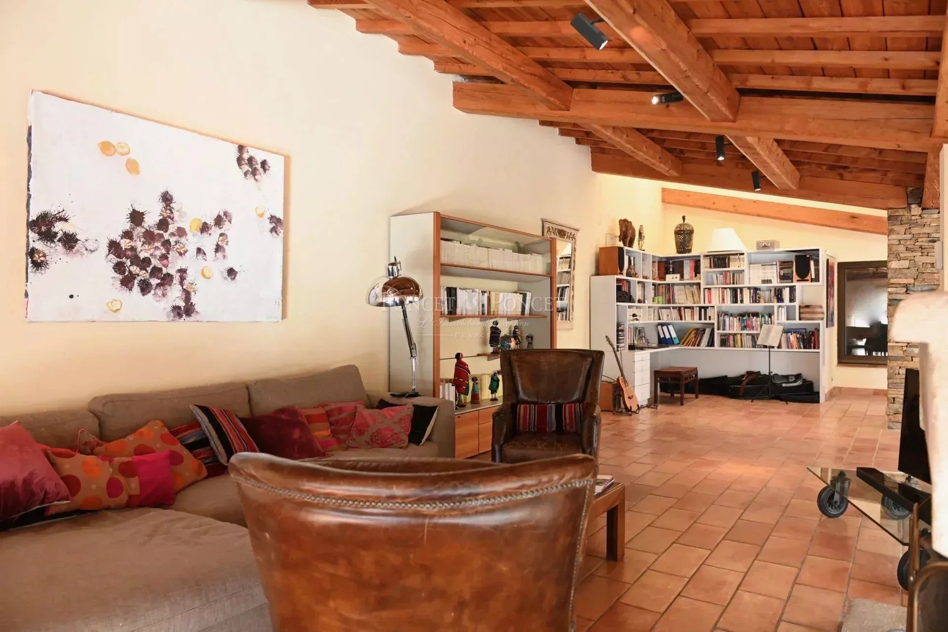 9 Bedroom Villa/Townhouse's Image 6